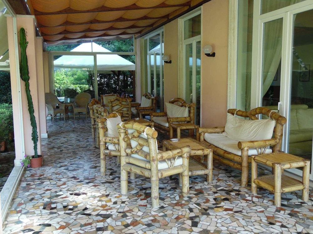 Hotel Mediterraneo Марина-ди-Пьетрасанта Экстерьер фото