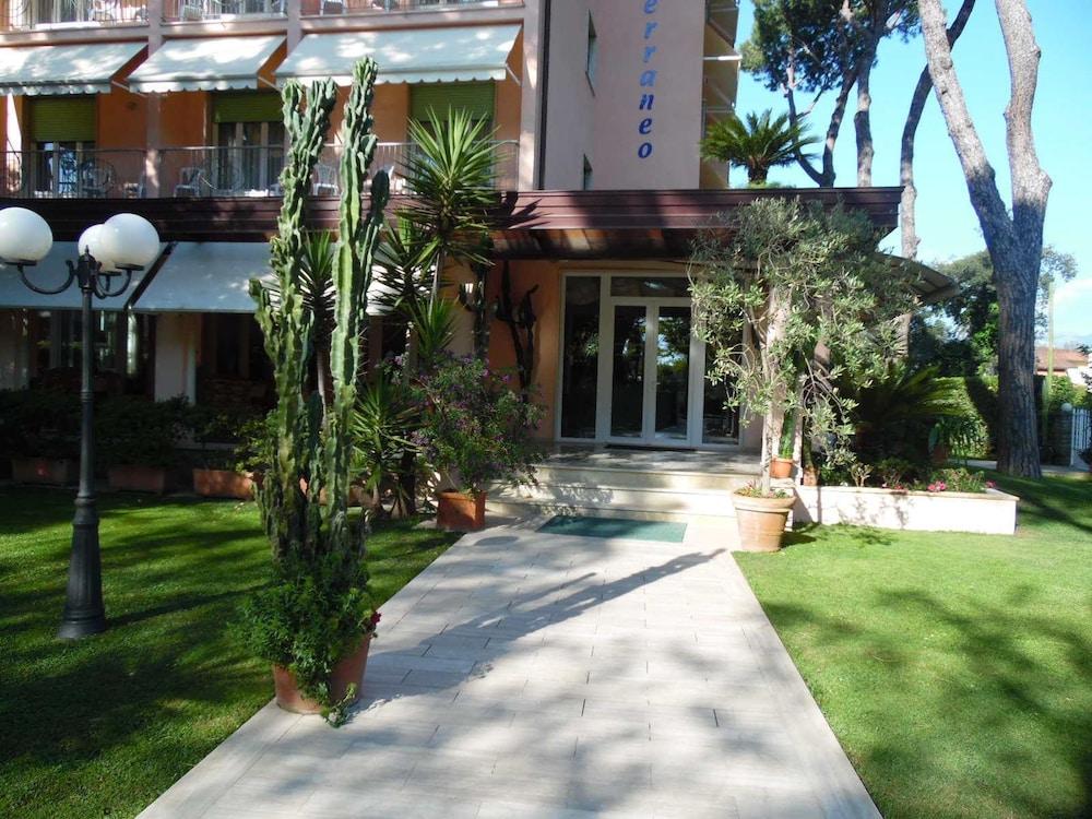 Hotel Mediterraneo Марина-ди-Пьетрасанта Экстерьер фото