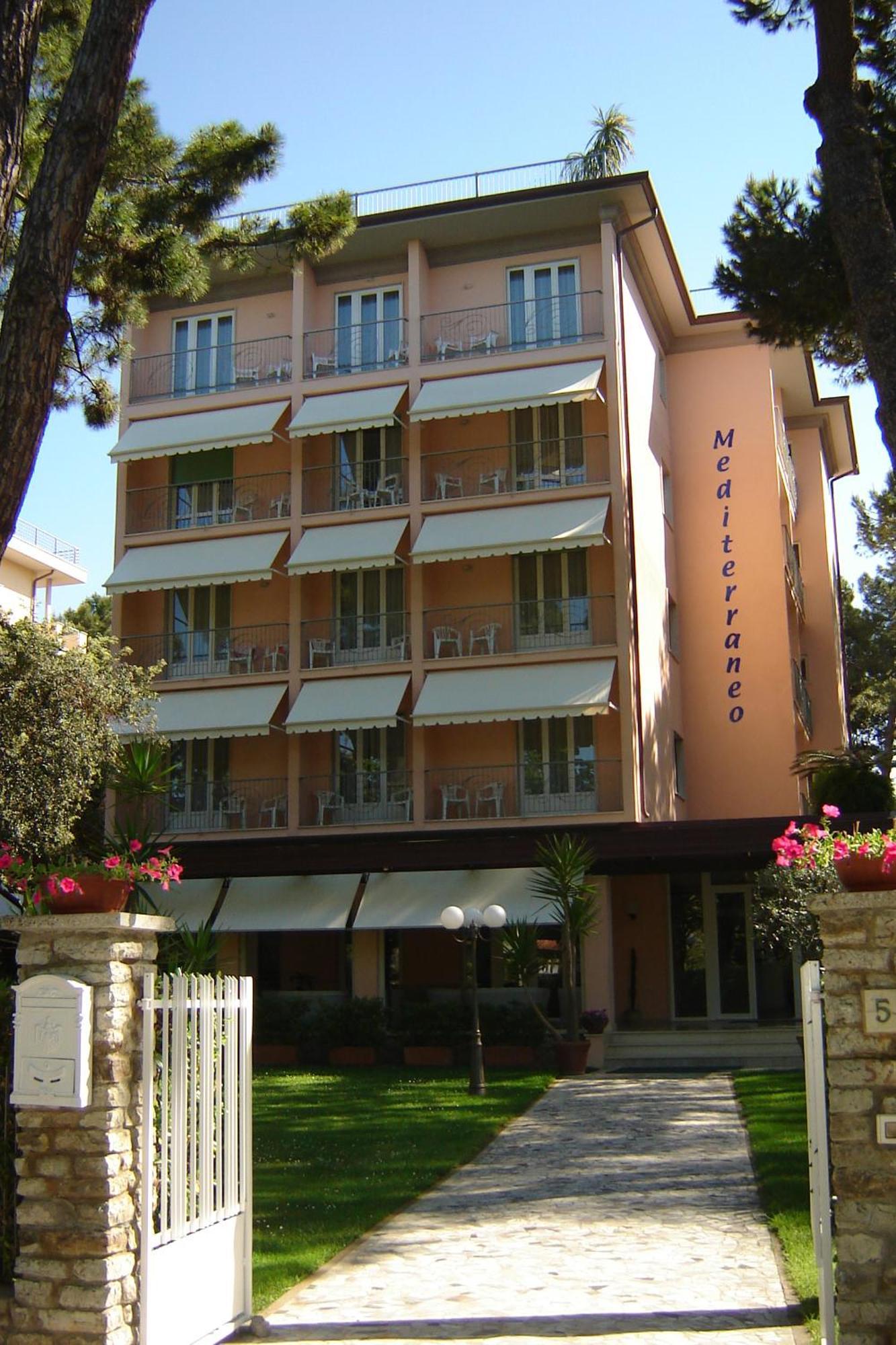 Hotel Mediterraneo Марина-ди-Пьетрасанта Экстерьер фото