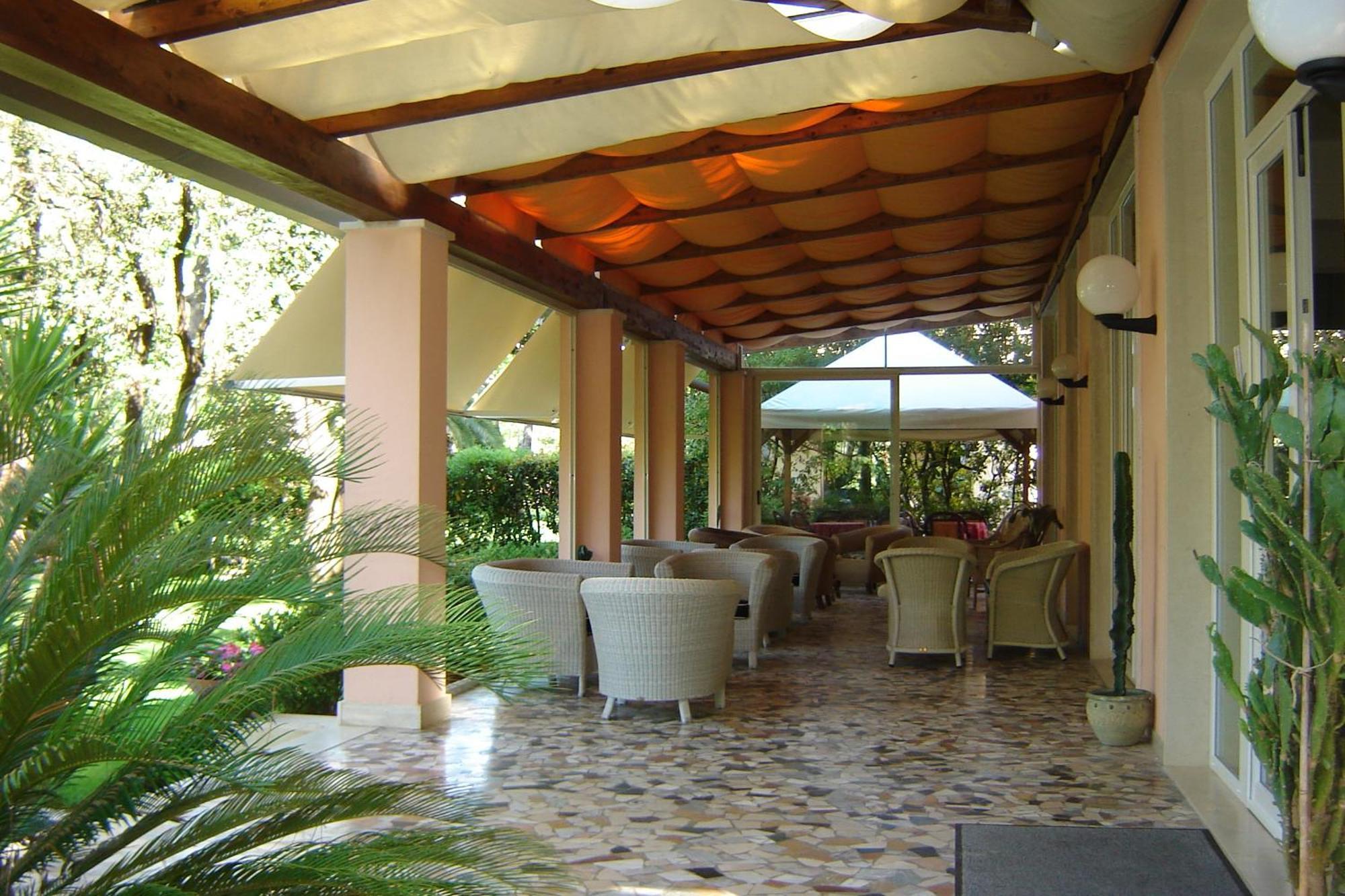 Hotel Mediterraneo Марина-ди-Пьетрасанта Экстерьер фото