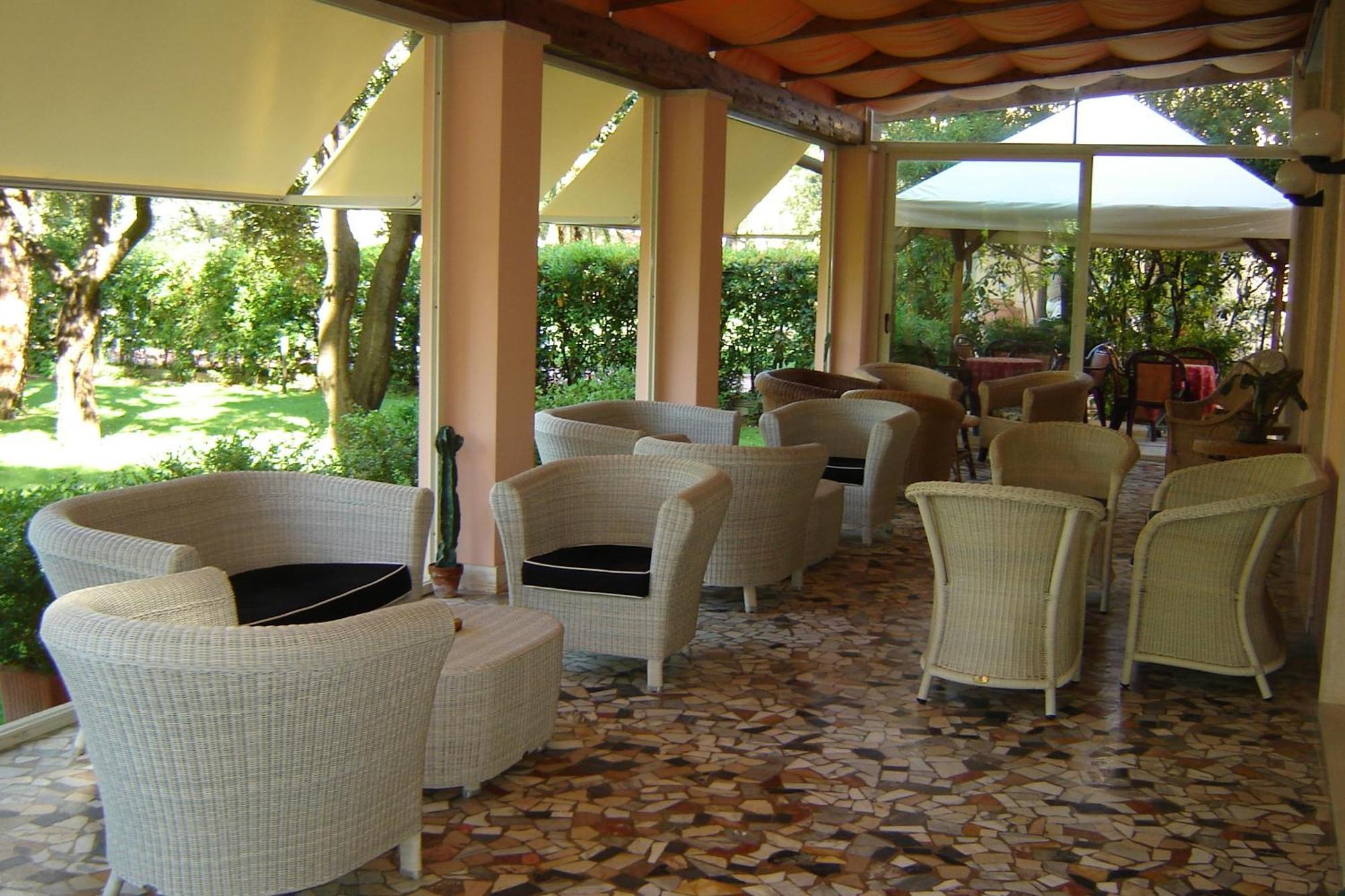 Hotel Mediterraneo Марина-ди-Пьетрасанта Экстерьер фото