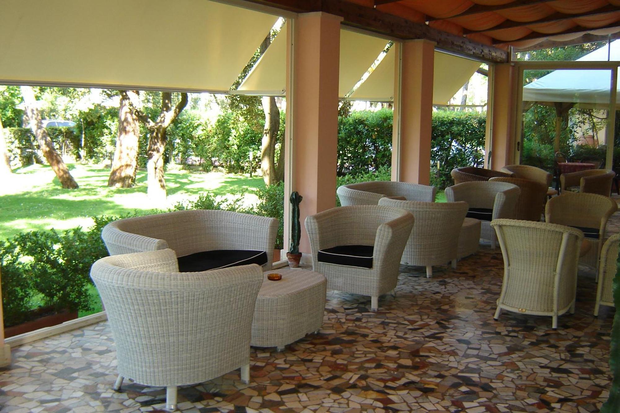 Hotel Mediterraneo Марина-ди-Пьетрасанта Экстерьер фото