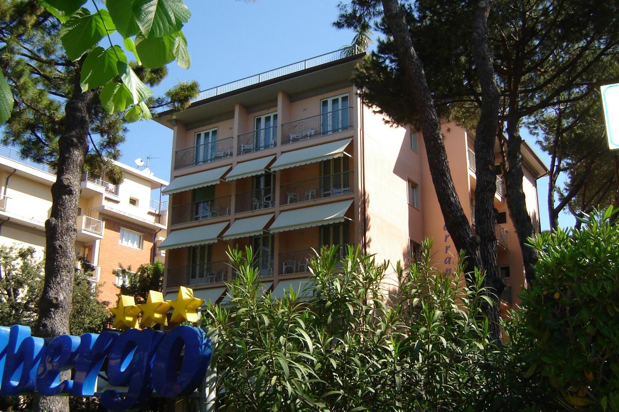 Hotel Mediterraneo Марина-ди-Пьетрасанта Экстерьер фото