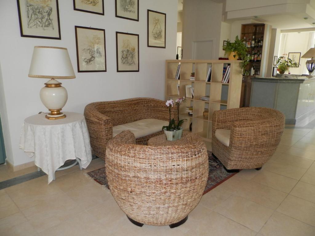 Hotel Mediterraneo Марина-ди-Пьетрасанта Экстерьер фото
