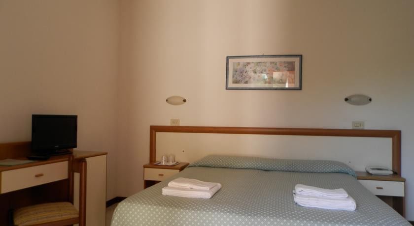 Hotel Mediterraneo Марина-ди-Пьетрасанта Экстерьер фото