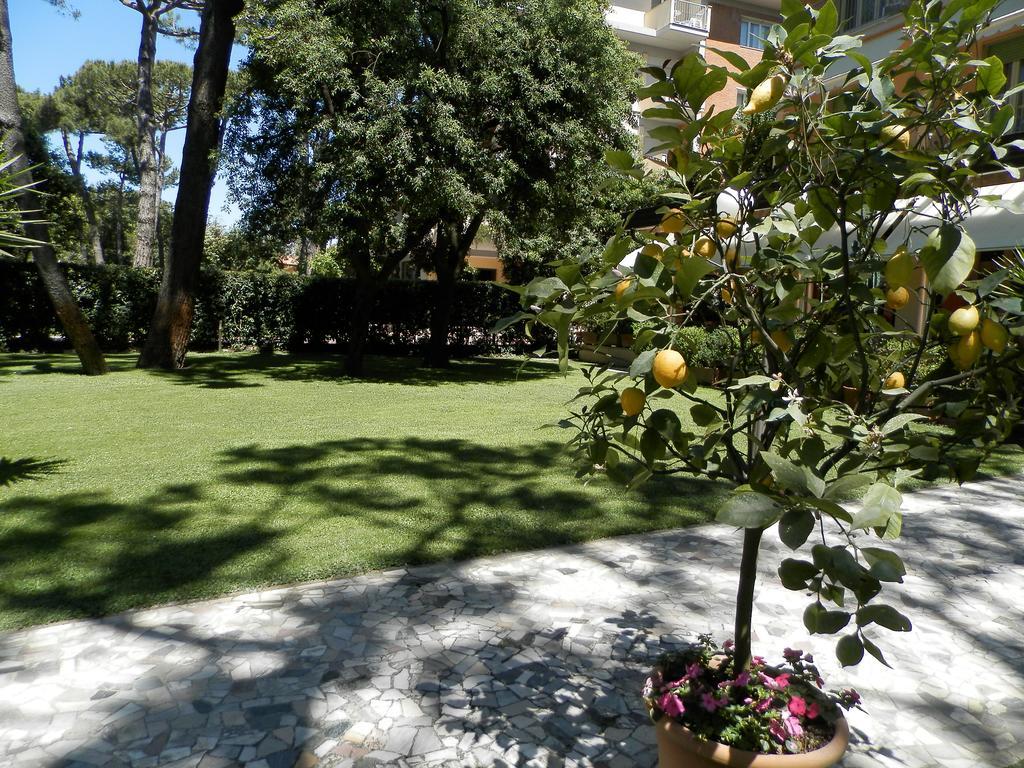Hotel Mediterraneo Марина-ди-Пьетрасанта Экстерьер фото